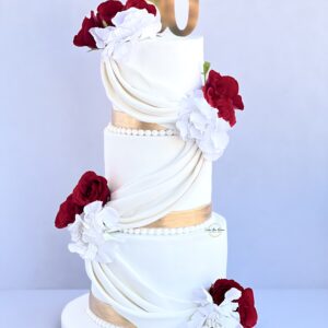 Chic white wedding cake