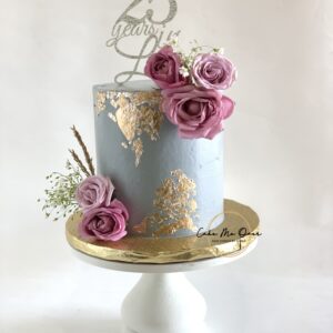 Blue vintage rose cake